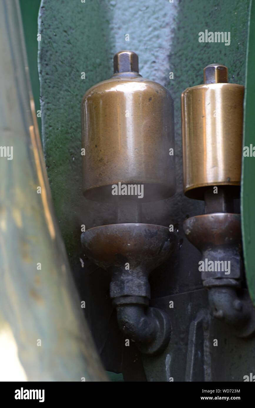 Gros plan du sifflet à vapeur sur réservoir 1450 GWR pannier à Didcot Railway Centre, Oxfordshire Banque D'Images