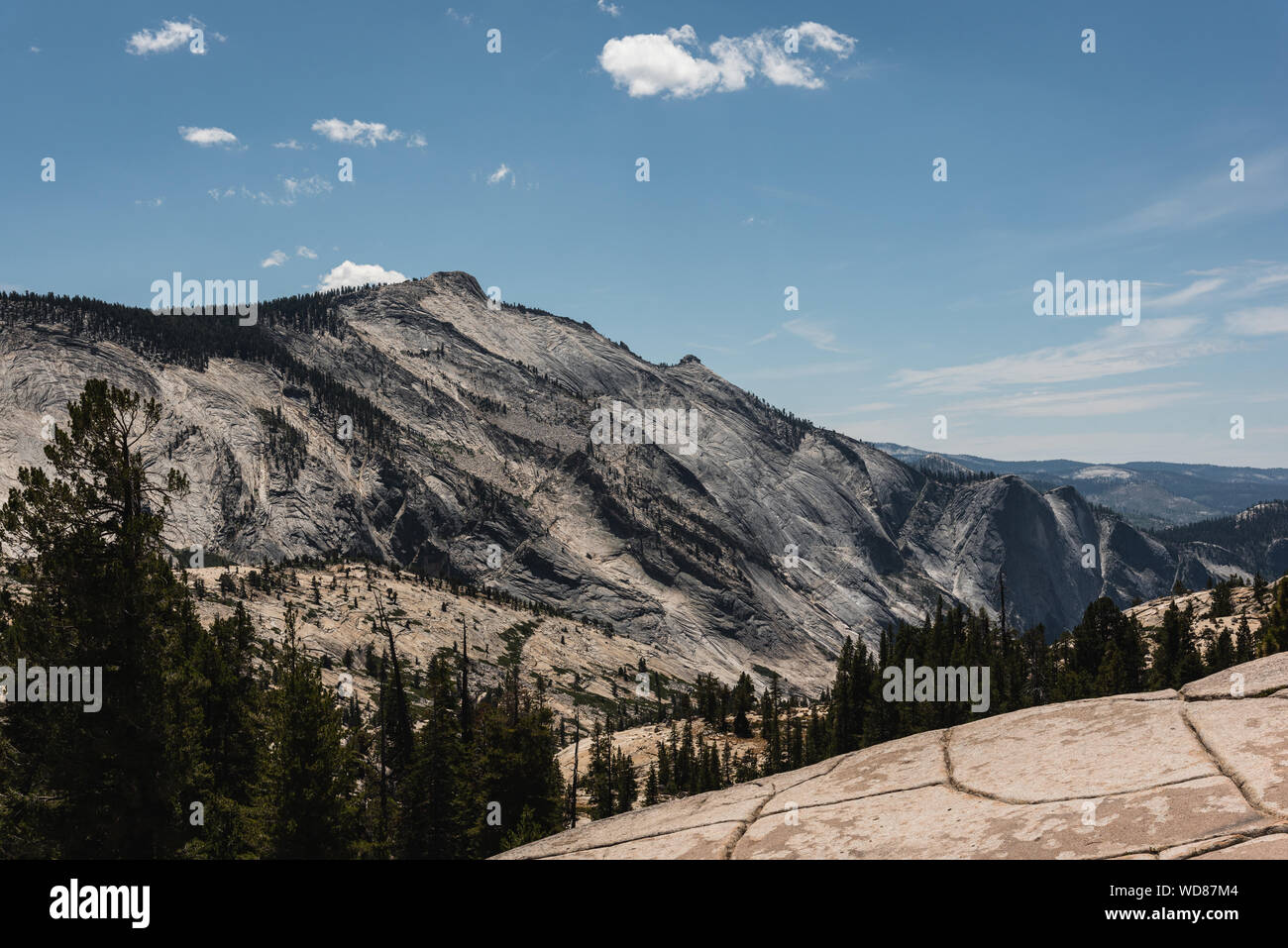 Vue sur le demi-dôme de l'Olmsted Point sur la Tioga pass road Banque D'Images