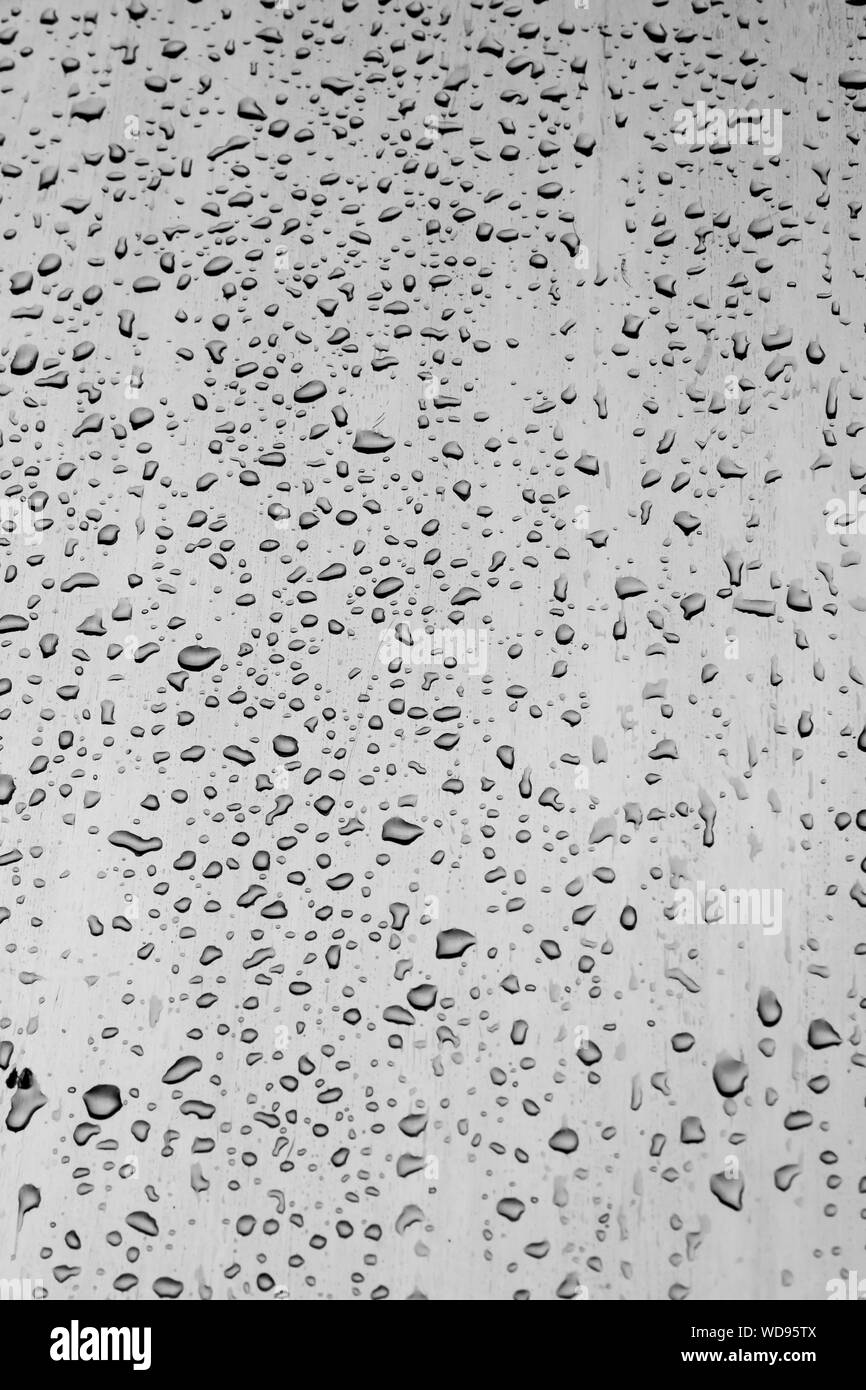 Fenêtre avec des gouttes de pluie Banque D'Images