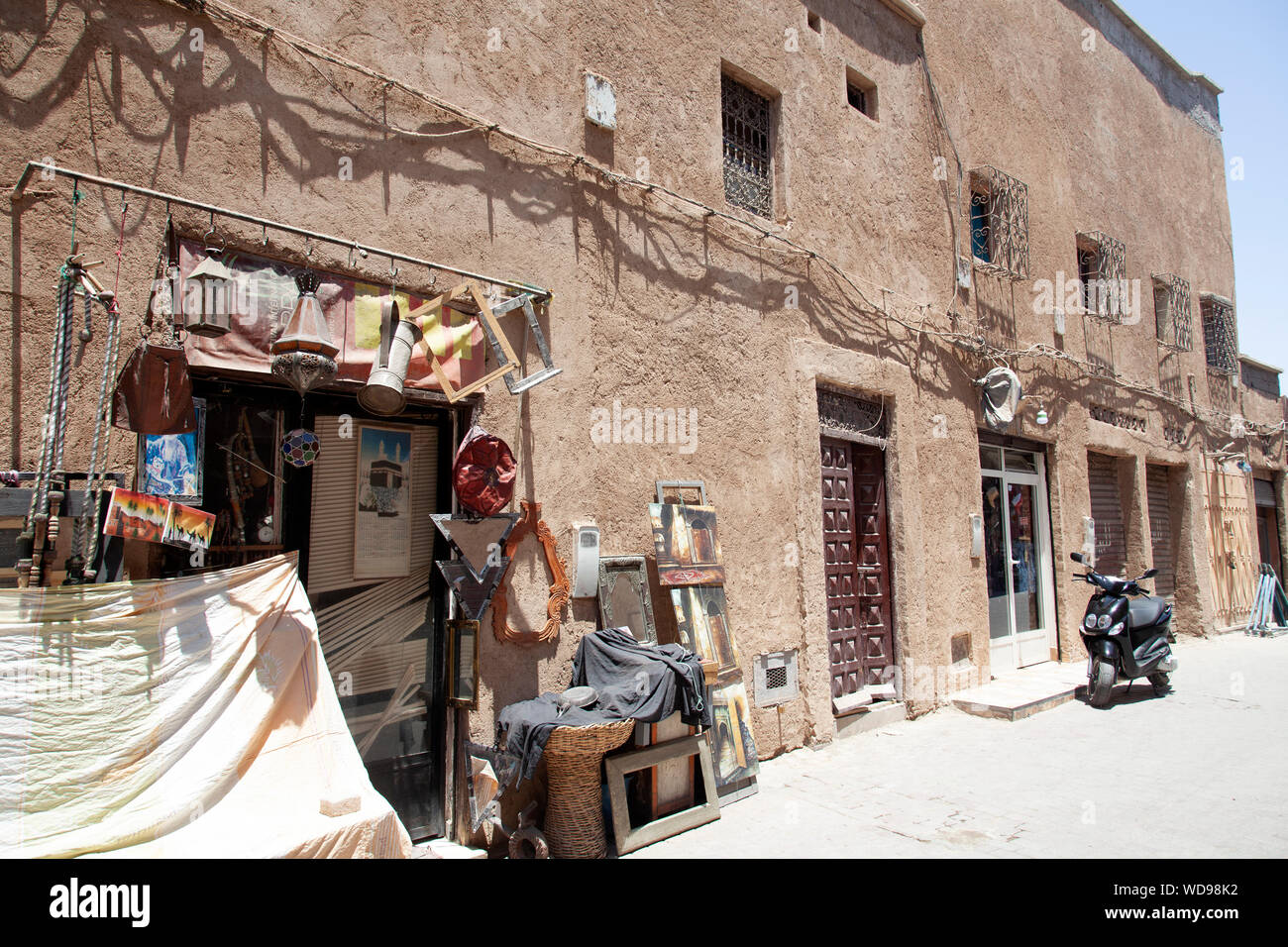 Ruelles et Boutique dans médina de Marrakech, Maroc Banque D'Images