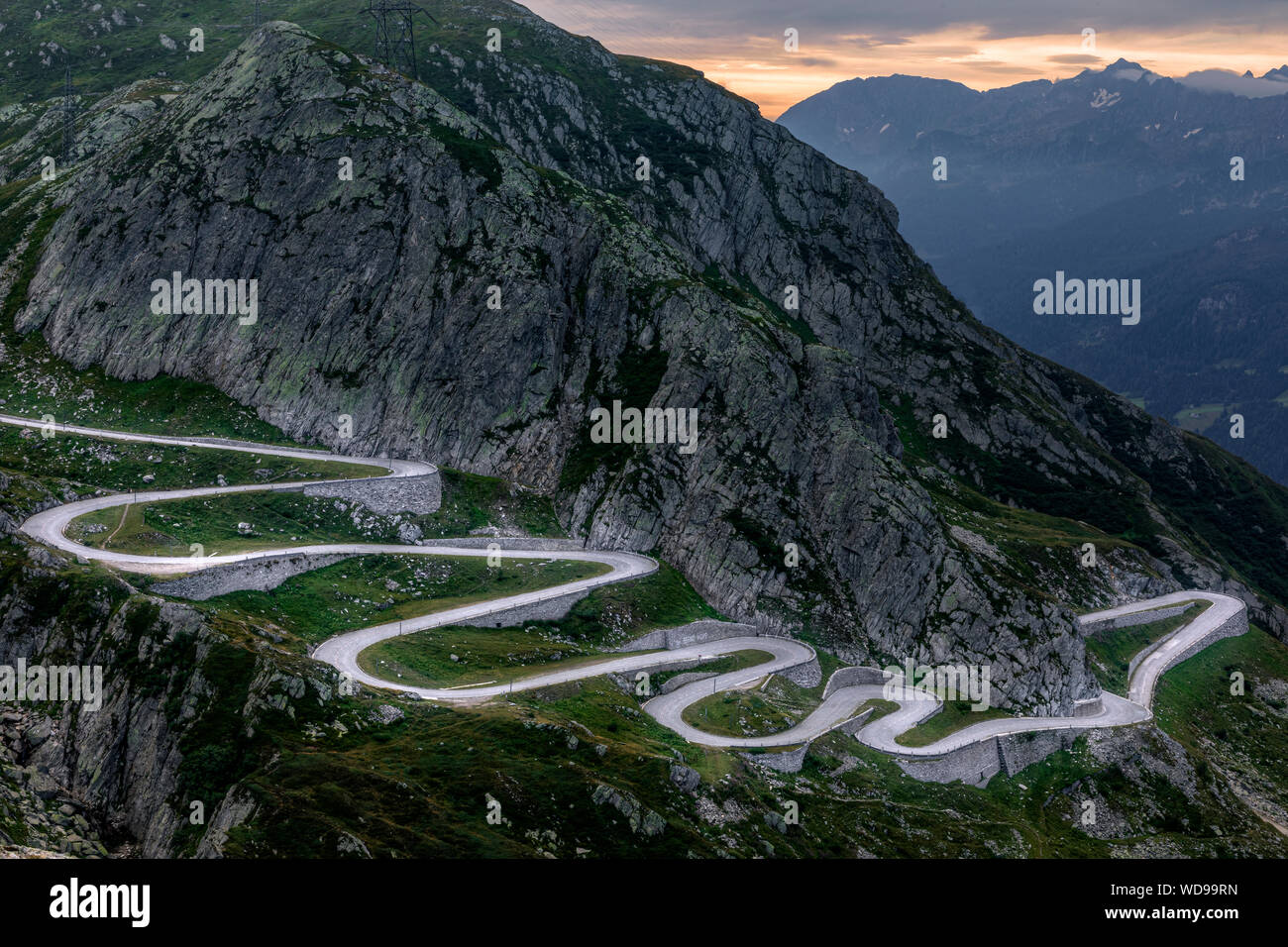 tremolla-road-banque-de-photographies-et-d-images-haute-r-solution