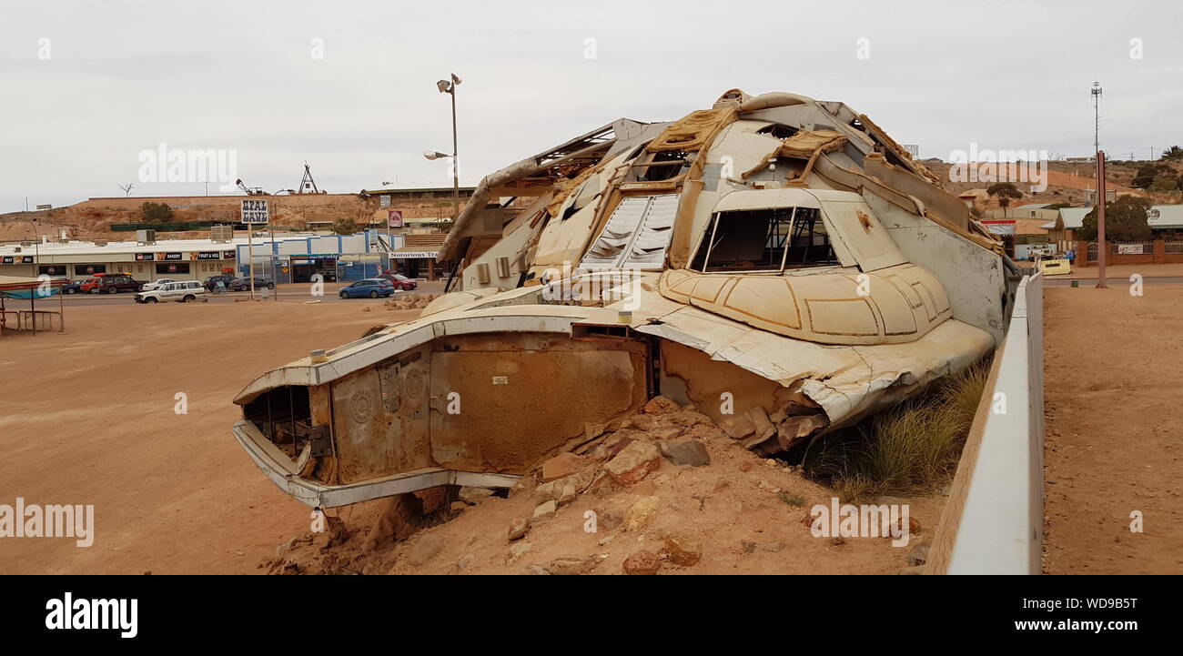 L'épave du vaisseau spatial Hunter Gratzner du film 'Pitch Black' à coober pedy dans l'Outback Australie du Sud Banque D'Images