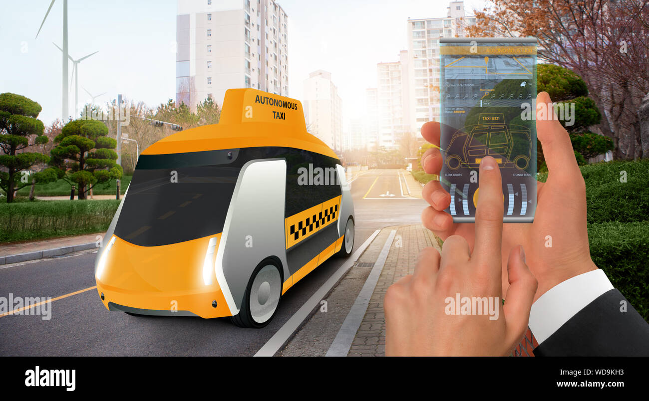 Le contrôle du bus autonome par futuristic smartphone avec application pour mobile . Concept. Banque D'Images