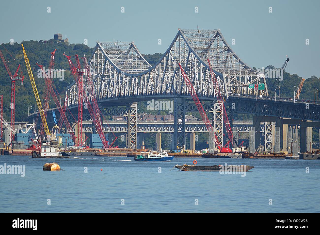 Low Angle View of pont Tappan Zee sur Hudson River Banque D'Images