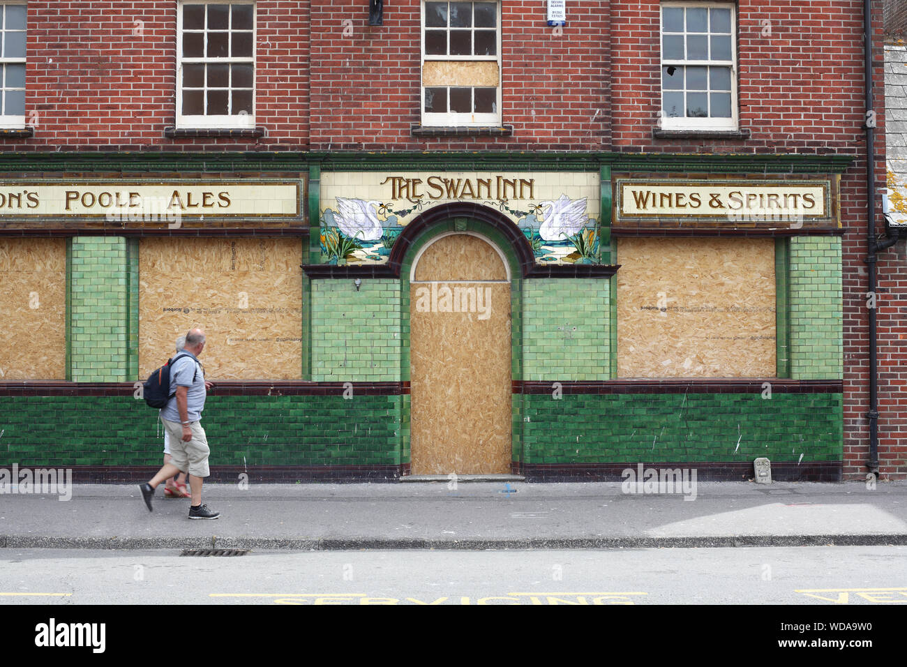 The Swan Inn, un pub (fermé en juillet 2019) sur l'ancien verger dans le centre-ville de Poole. Banque D'Images