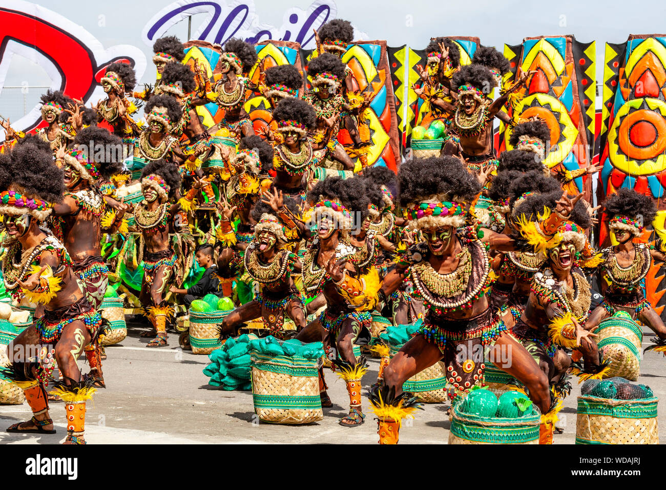 La danse tribale, Dinagyang Festival, la Ville d'Iloilo, aux Philippines, l'île de Panay Banque D'Images