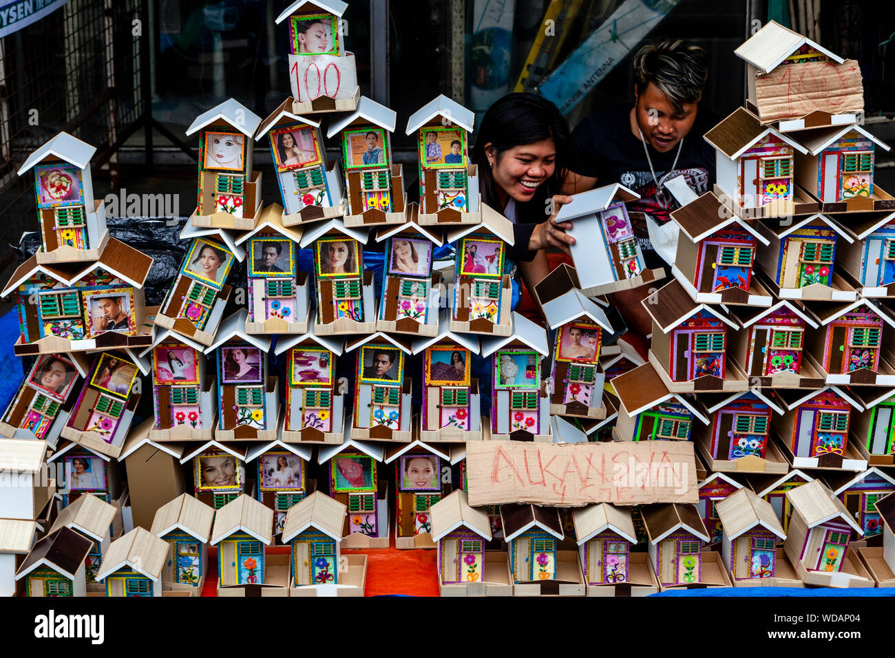 Boîtes de trésor (pièce de banques) pour la vente, la Ville d'Iloilo, aux Philippines, l'île de Panay Banque D'Images