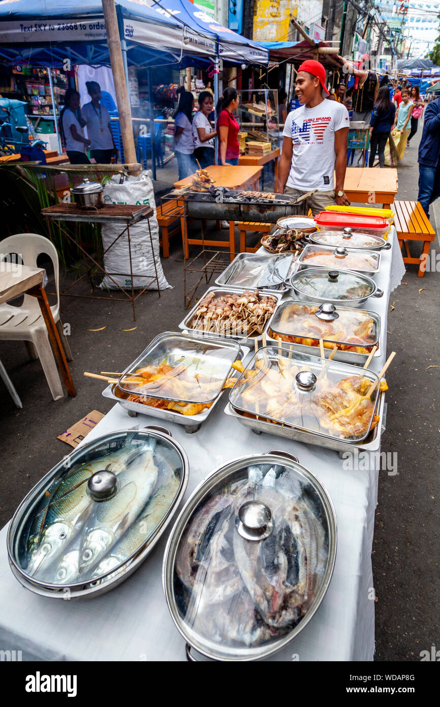 Un affichage de la cuisine des restaurants typiques dans la rue pendant La Festival Dinagyang, la Ville d'Iloilo, aux Philippines, l'île de Panay Banque D'Images