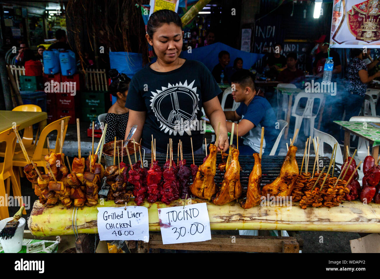 Filipino Street Food, Dinagyang Festival, la Ville d'Iloilo, aux Philippines, l'île de Panay Banque D'Images