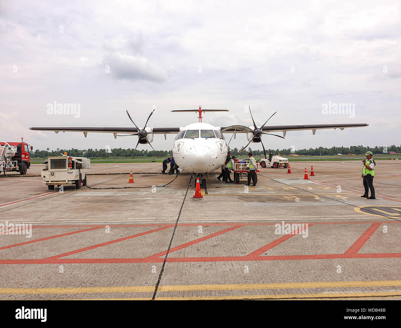 NAM ATR 72-600 Air PK-NYZ à l'aéroport international Supadio Banque D'Images