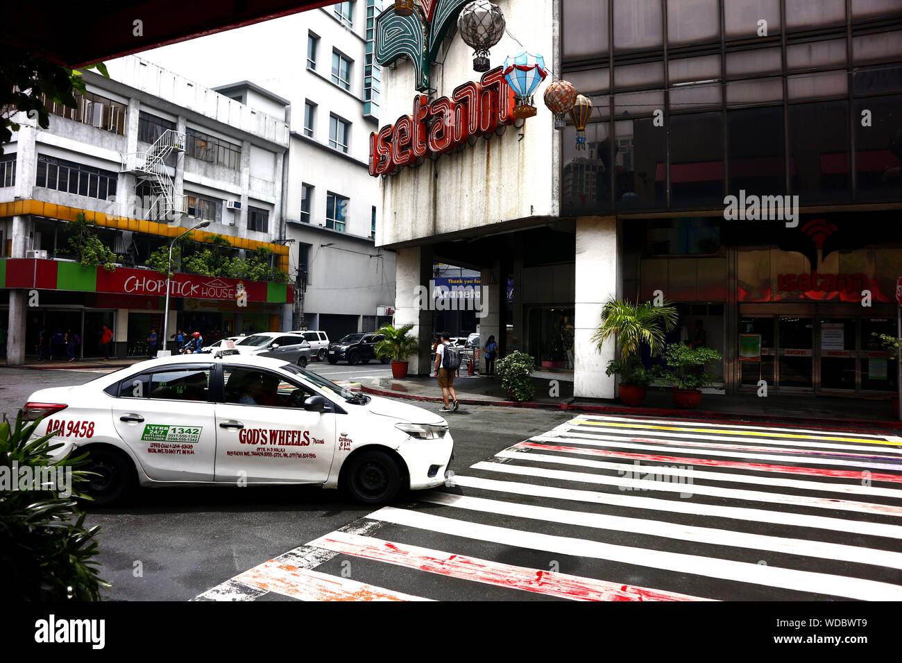 La ville de Quezon, Philippines - 24 août 2019 : Les bâtiments et d'autres établissements résidentiels et commerciaux à l'intérieur de l'Araneta Centre à Cubao Quezon, C Banque D'Images