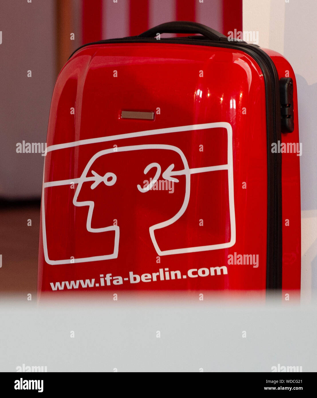 Berlin, Allemagne. Août 29, 2019. Le logo de l'Internationale Funkausstellung (IFA) est sur une valise lors d'une conférence de presse. Funkausstellung le début le 06.09.2018 à Berlin. Crédit : Paul Zinken/dpa/Alamy Live News Banque D'Images