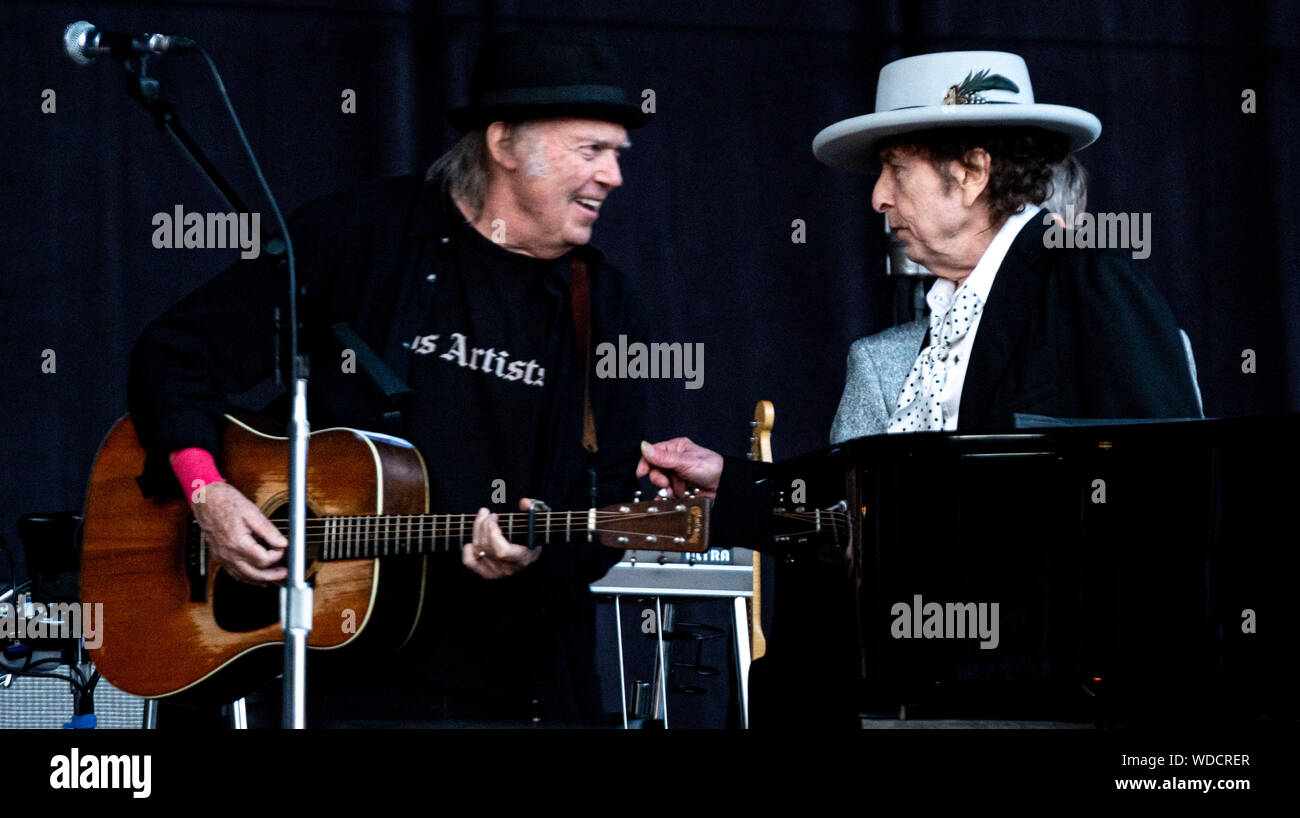 Neil Young et Bob Dylan en duo Nowlan Park, Kilkenny, Irlande en juillet 2019 Banque D'Images