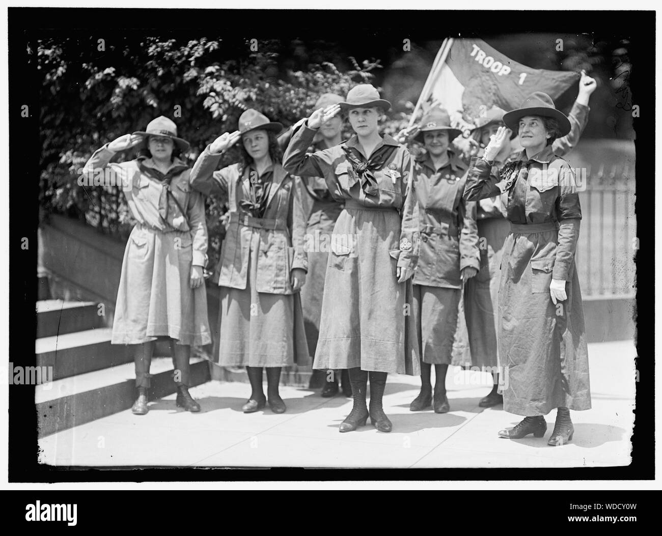 GIRL SCOUTS. Les pays fournisseurs # 1. Mme. JULIETTE LOW, fondateur, PUTSSKE CENTRE DROIT ELENORE, EVALINE BREF, 2E DE LA DROITE Abstract/moyenne : 1 négative : 5 x 7 in. ou moins Banque D'Images