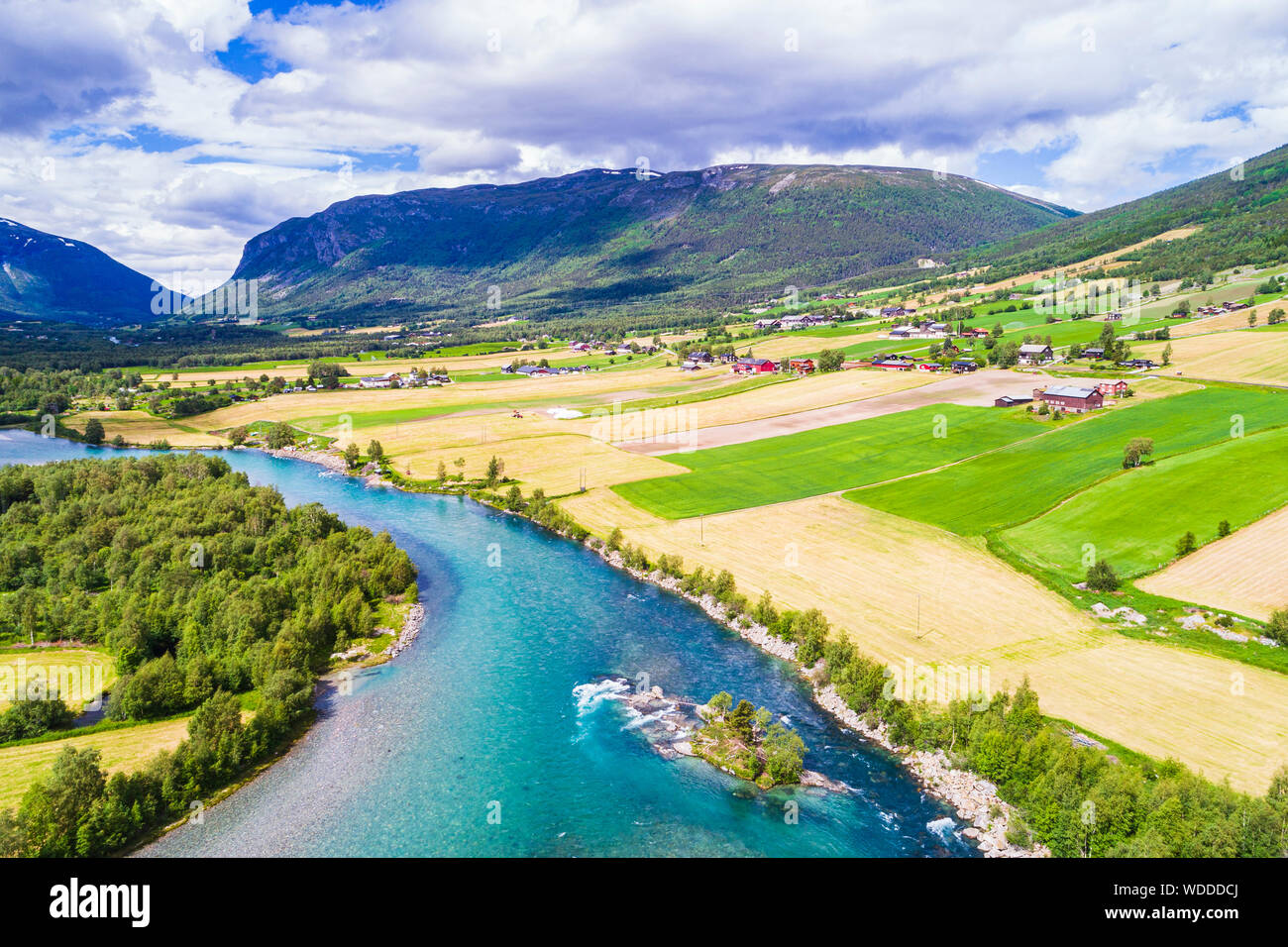 Vue aérienne de la rivière et la campagne en Norvège Banque D'Images