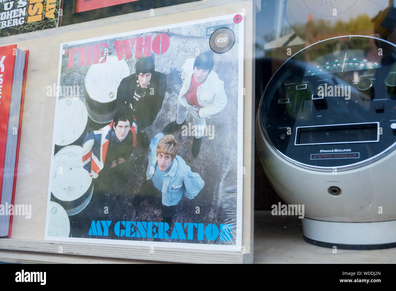 Ma génération qui la couverture de l'album vinyle dans une fenêtre d'un magasin de disques Banque D'Images
