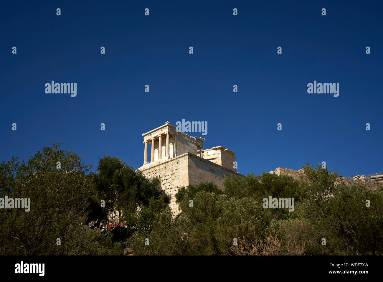 Temple d'Athéna Nike, près de l'entrée de l'Acropole en Atehns, Grèce Banque D'Images