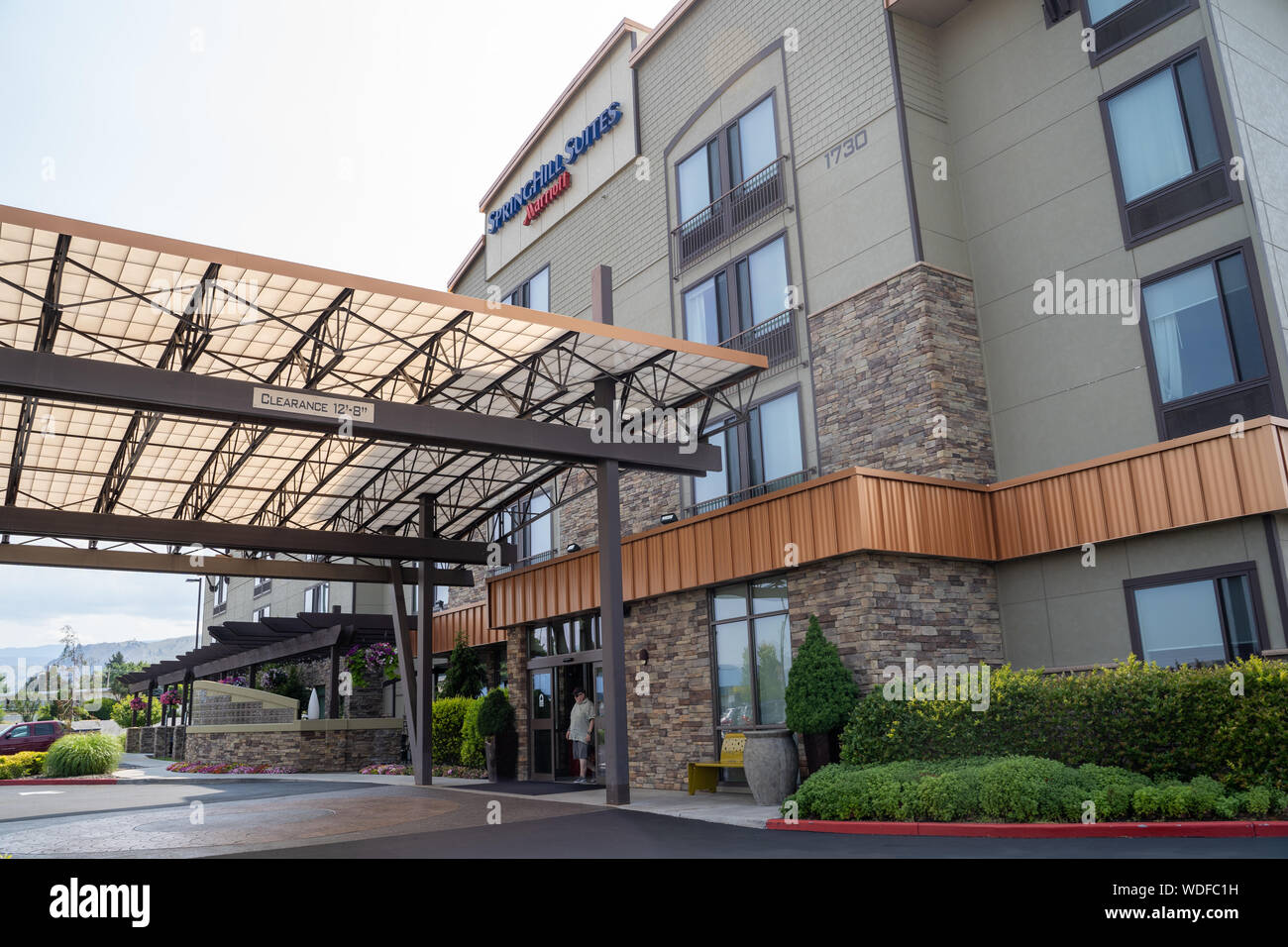 Wenatchee, WASHINGTON - Le 4 juillet 2019 : de l'extérieur d'un établissement Springhill Suites by Marriott Hotel, montrant l'arrivée et le déchargement entrée privée Banque D'Images