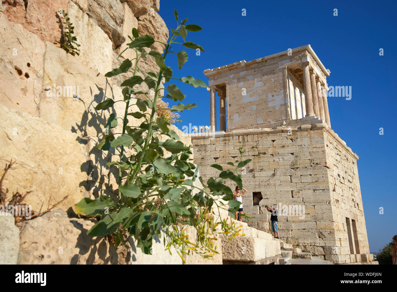 Temple d'Athéna Nike, près de l'entrée de l'Acropole en Atehns, Grèce Banque D'Images