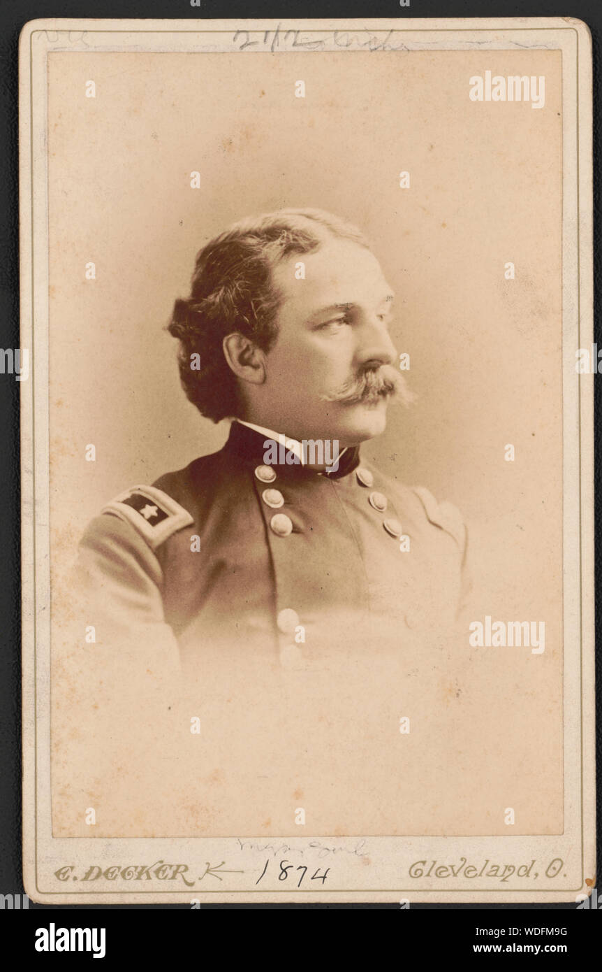 Général. Les Miles comme un Gen'l de bénévoles / E. Decker, Cleveland, O. Résumé/moyenne : 1 photographie : à l'albumine sur carte photo montage du cabinet 14,6 x 9,6 cm, sur le mont 16,5 x 10,7 cm. Banque D'Images