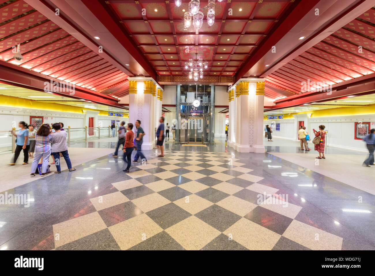 Bangkok , Thaïlande - 16 août, 2019 : Belle architecture design intérieur de style thaï, Sanamchai gare de train MRT Banque D'Images