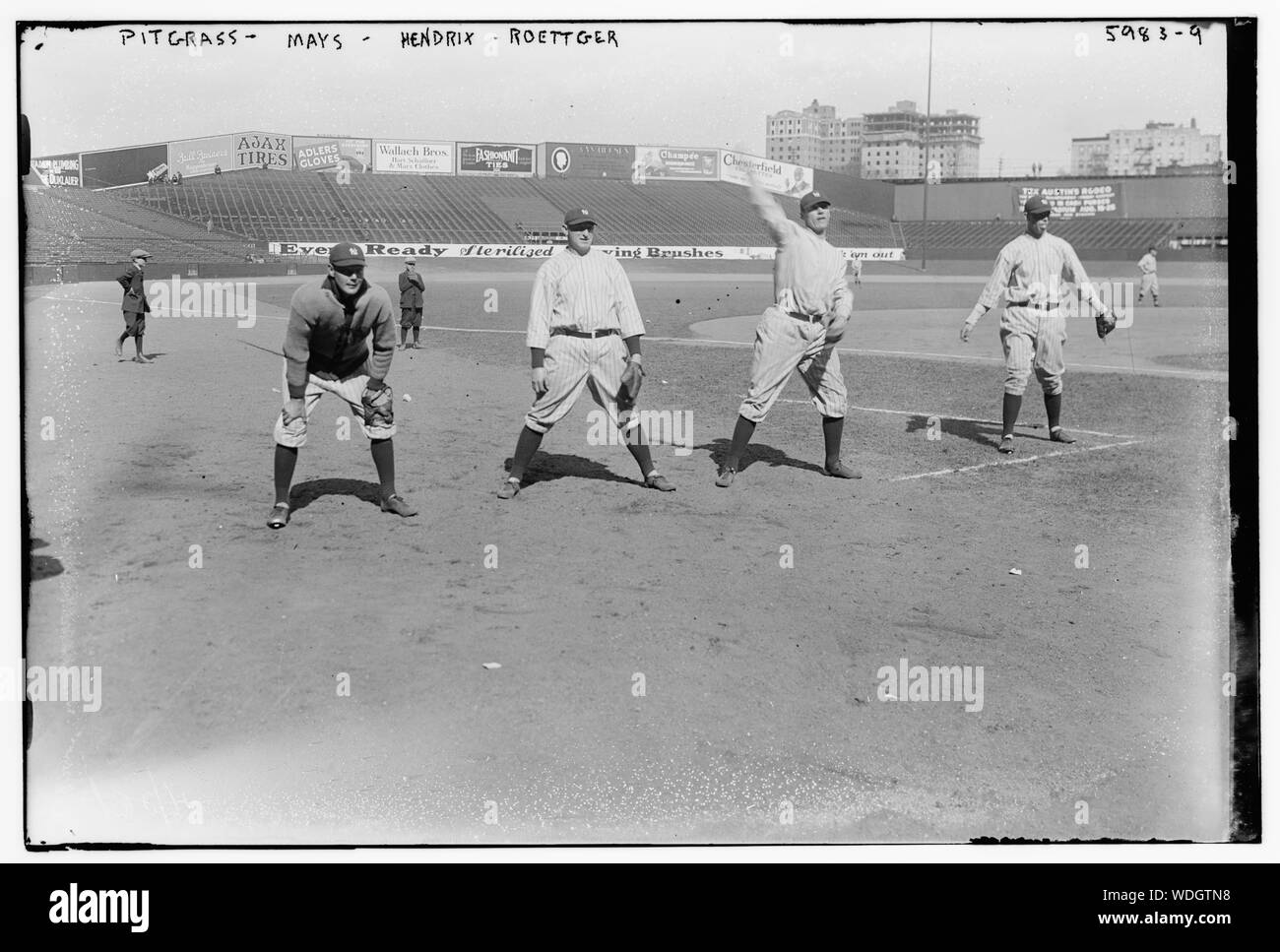 George Pipgras, Carl Mays, Harvey Hendrick, Oscar Roettger, 4/26/1923 (baseball) Abstract/moyenne : 1 négative : 5 x 7 in. ou moins. Banque D'Images
