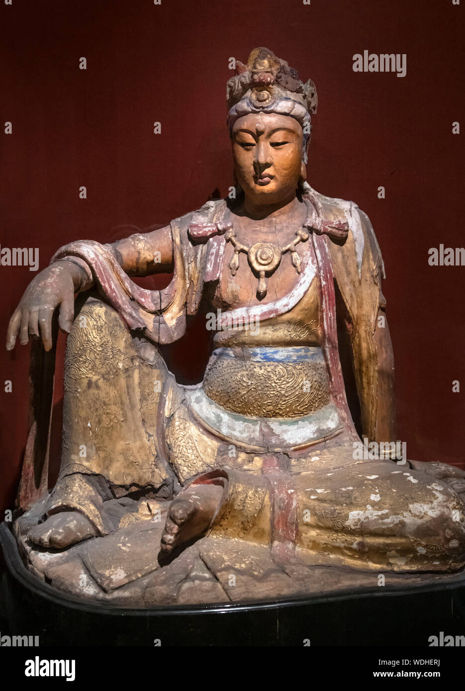 Statue de bodhisattva, de l'or en bois peint, Dynastie Song (960-1279 AD) Banque D'Images