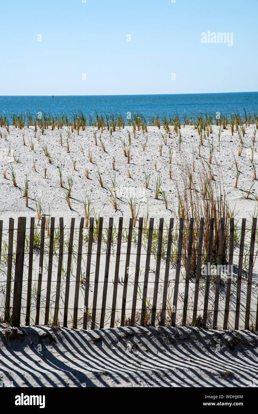 Clôture, le sable et l'océan à Atlantic City Banque D'Images