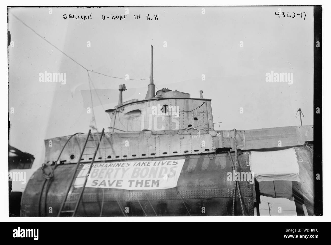 U-boat allemand de N.Y. Résumé/moyenne : 1 négative : 5 x 7 in. ou moins. Banque D'Images