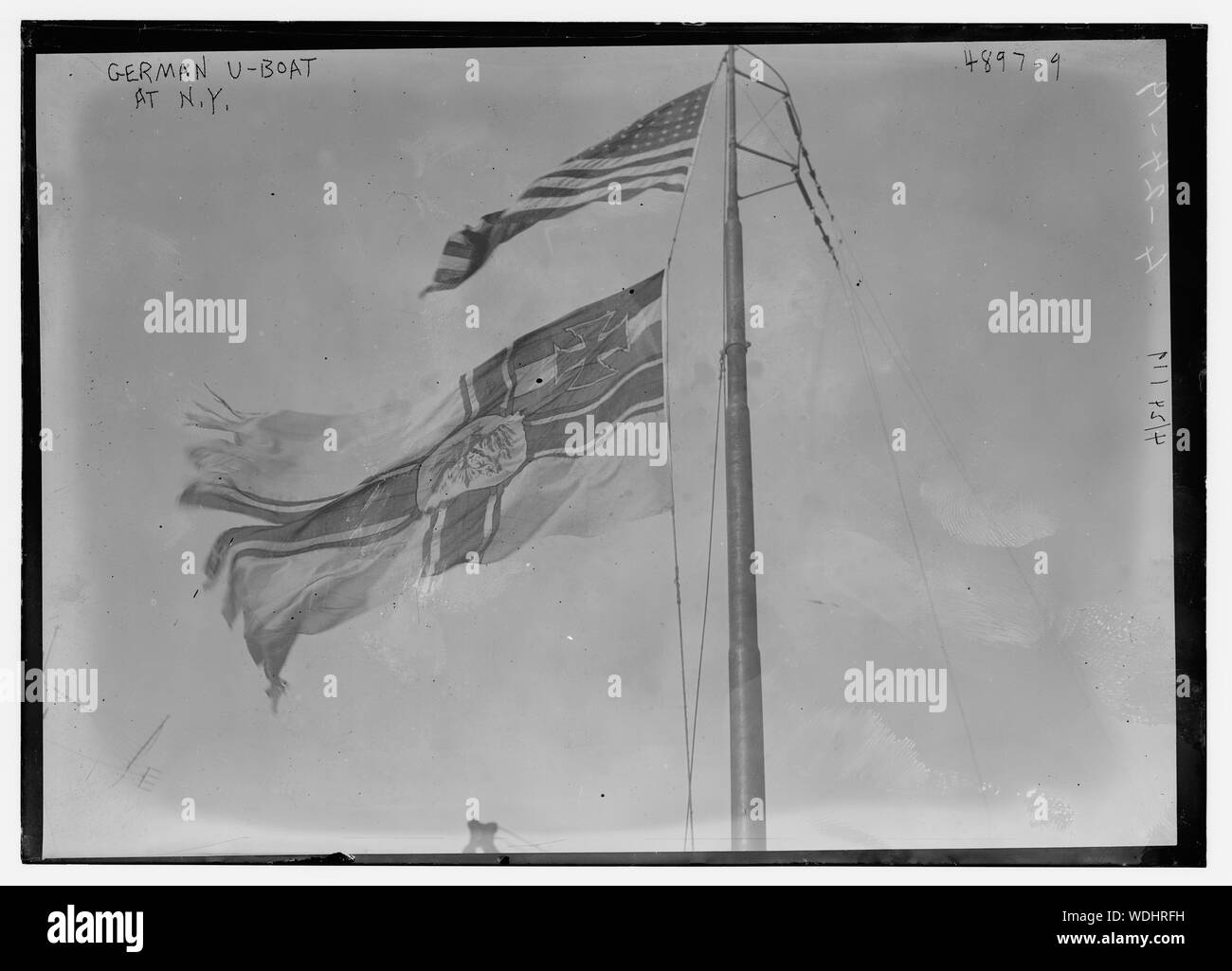 U-boat allemand à N.Y. Résumé/moyenne : 1 négative : 5 x 7 in. ou moins. Banque D'Images