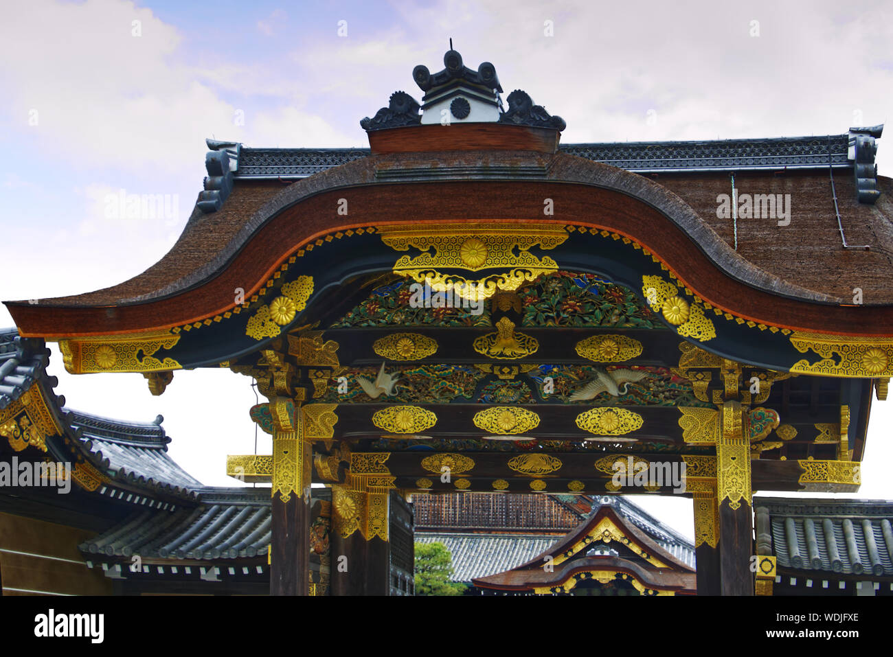 La Karamon Gate menant à l'entrée du palais du château de Nijo, Kyoto, Japon, créé pour un dirigeant Shogun au 16ème siècle Banque D'Images