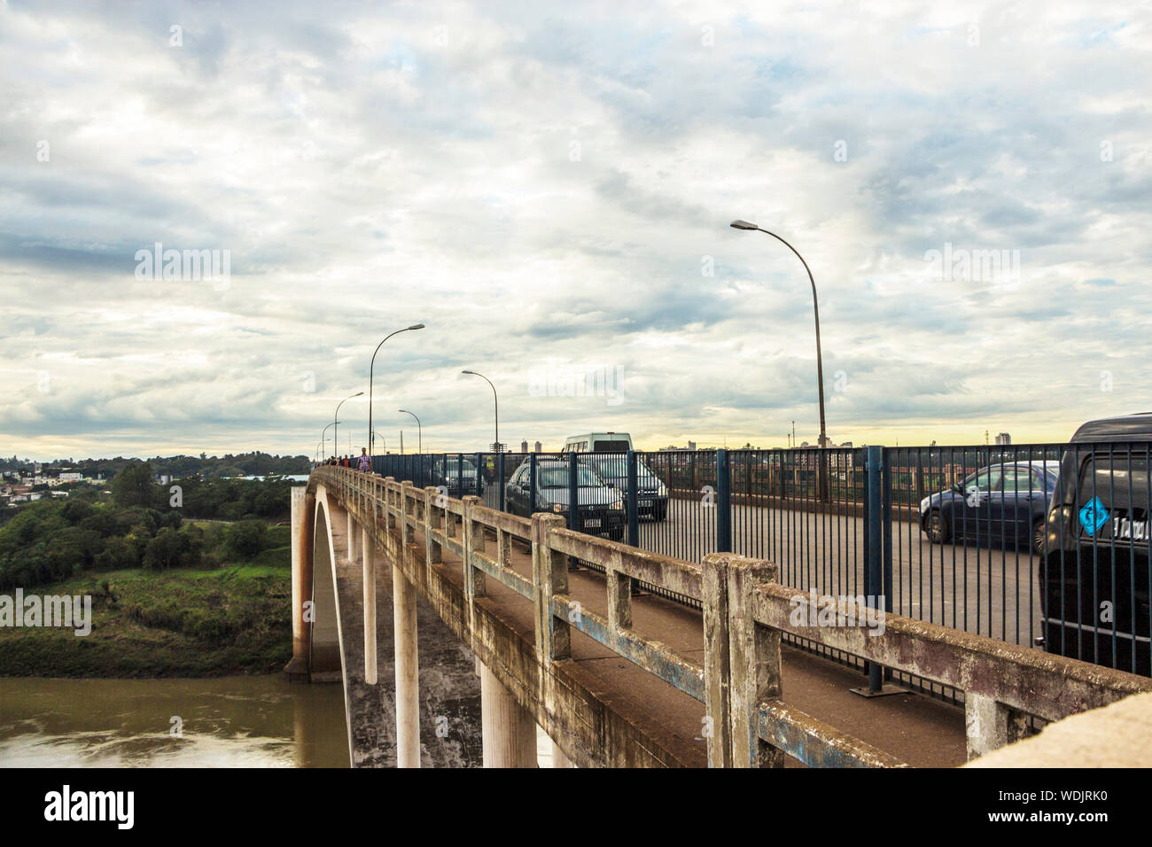 Fleuve Paraná, frontière entre le Brésil et le Paraguay, Ciudad del Este et Foz do Iguacu, Parana, Brésil Banque D'Images