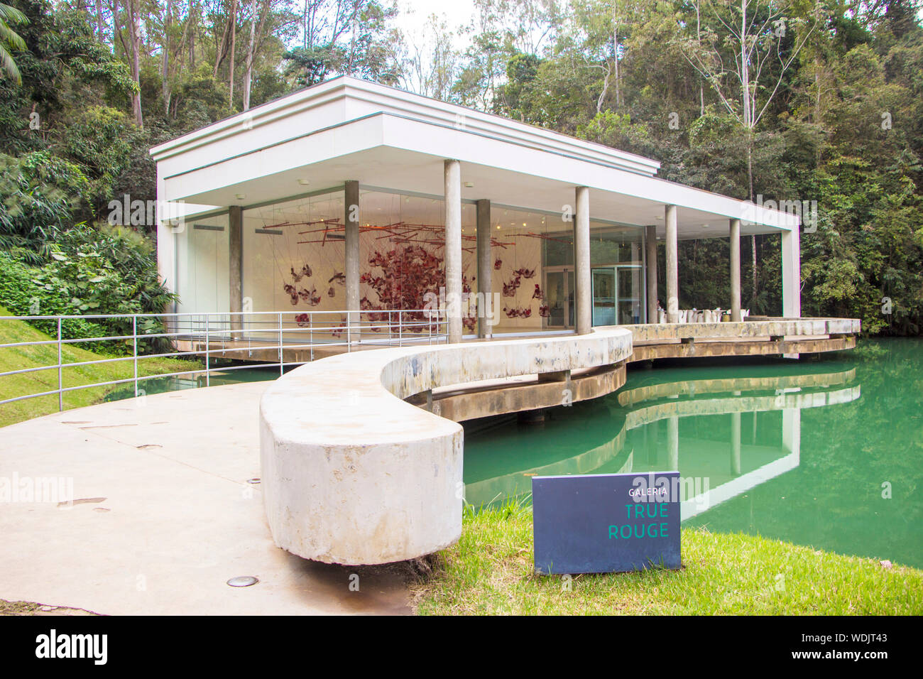 Vrai Rouge Gallery, Inhotim, Institut d'Art Contemporain et le jardin botanique, Brumadinho, Minas Gerais, Brésil Banque D'Images
