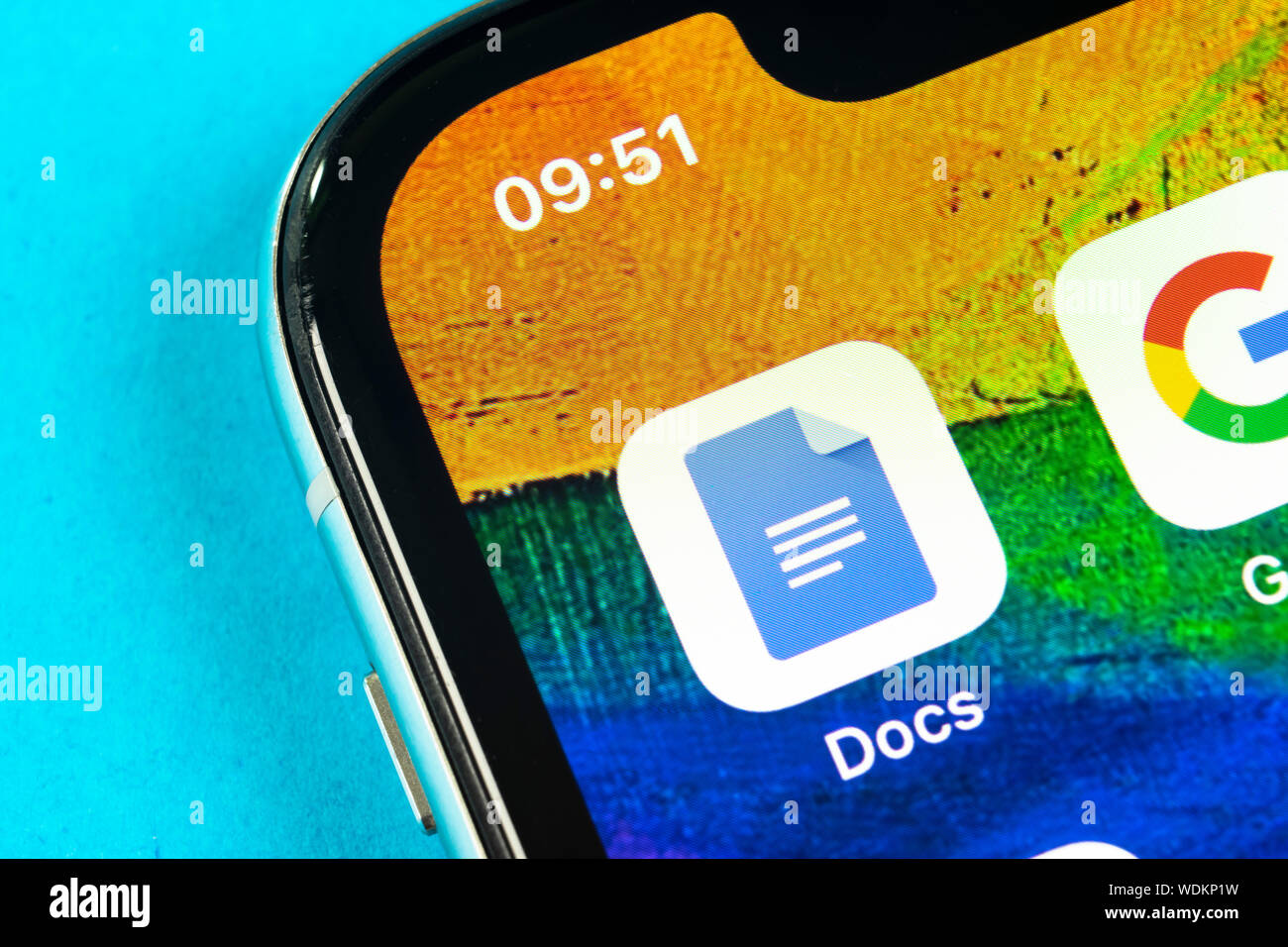 Helsinki, Finlande, le 4 mai 2019 : Google Docs icône sur l'écran du smartphone Apple iPhone X close-up. L'icône de Google Docs. Réseau social. L'icône des médias sociaux Banque D'Images