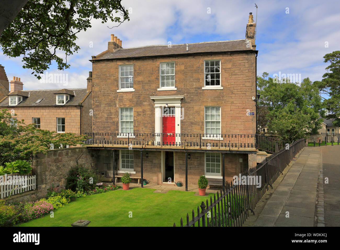L'ancienne maison de chasse, maison géorgienne classée Grade II sur les murs de la période élisabéthaine, Weymouth, Dorset, Angleterre, Royaume-Uni. Banque D'Images