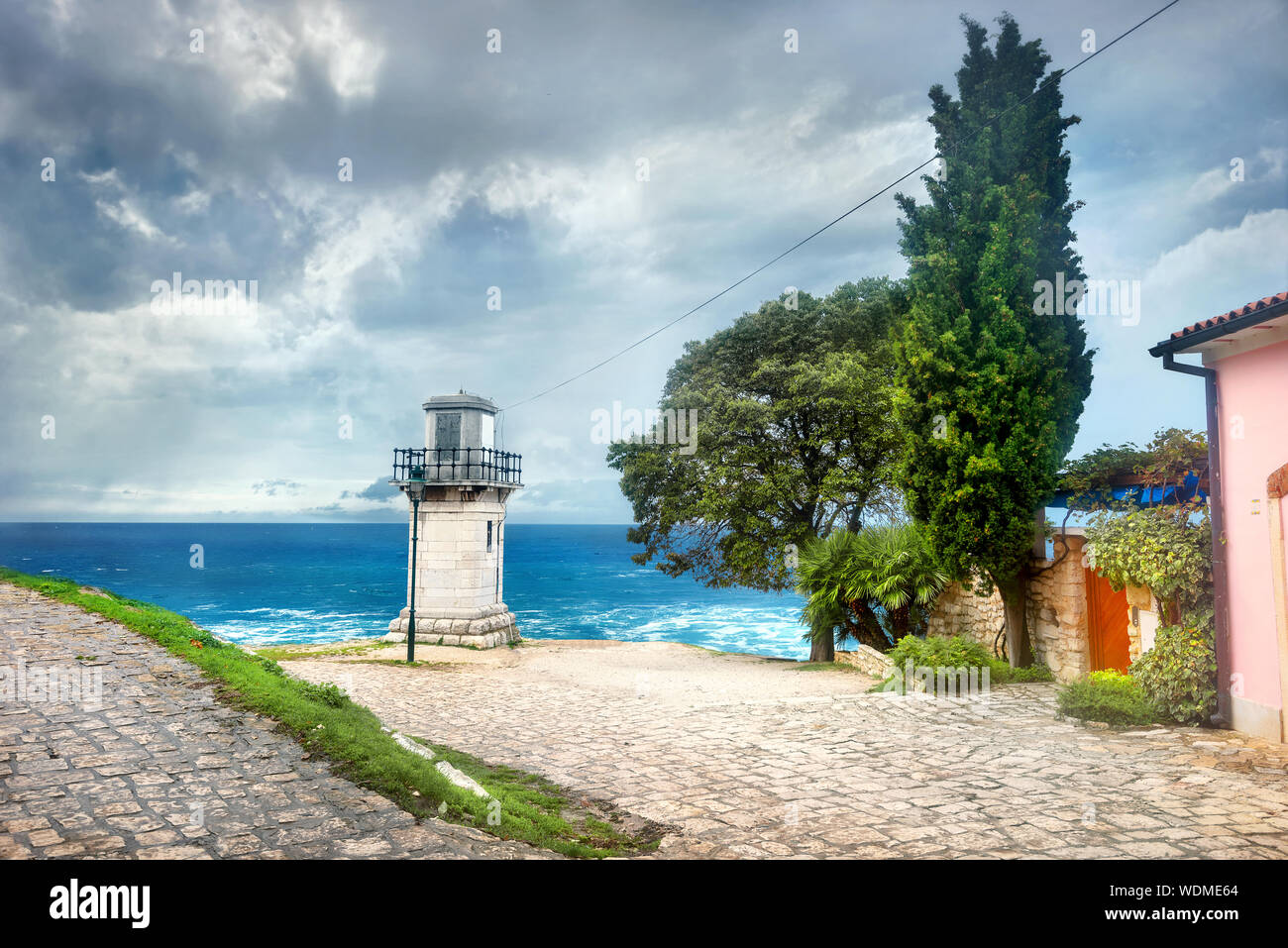 Paysage avec de vieux phare à Rovinj. Istrie, Croatie Banque D'Images