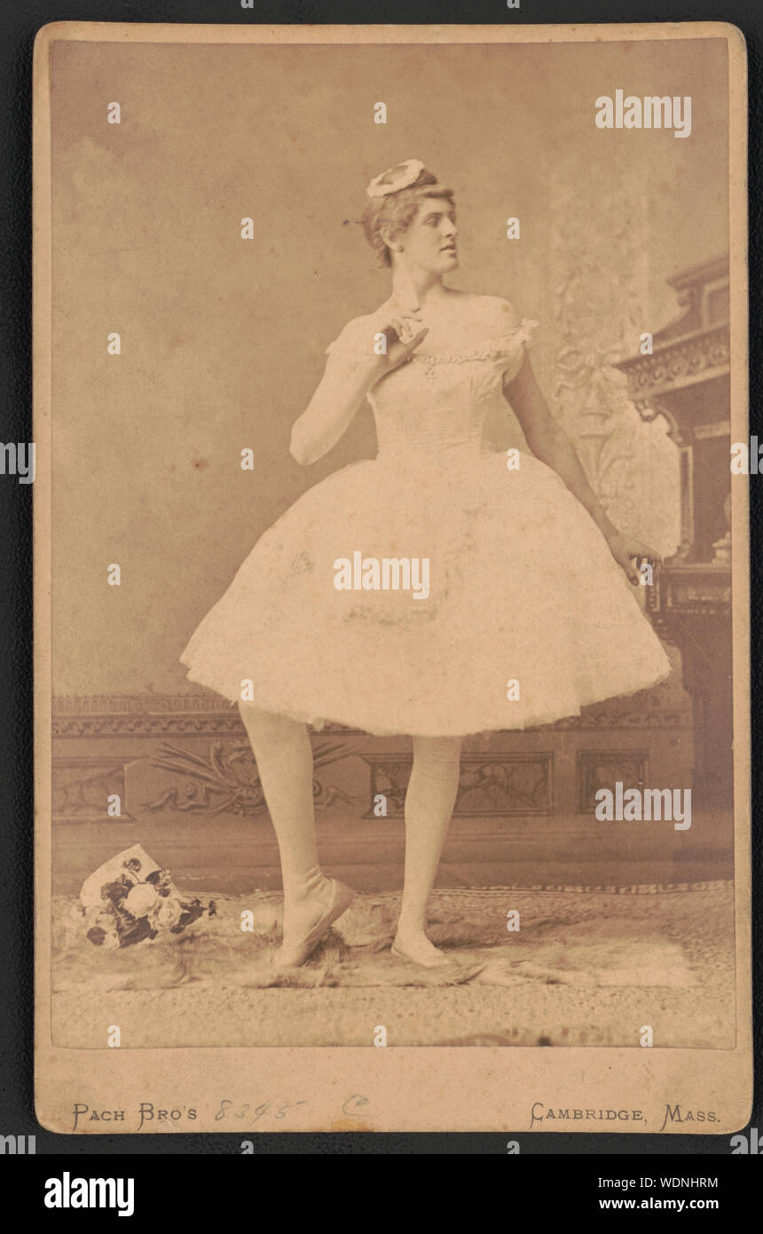 Cushing Grafton comme Jeanne d'Arc 1885 - pudding précipité / Pach Bro's Cambridge, Mass. Abstract/moyenne : 1 photographie : à l'albumine sur carte photo montage du cabinet 15,1 x 10,3 cm, sur le mont 16,6 x 10,9 cm. Banque D'Images