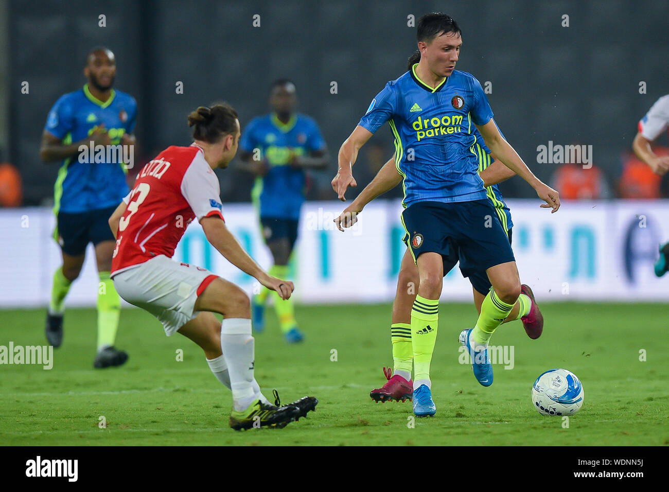 29 août 2019 Beer-Sheva, Israël Soccer UEFA Europa League Hapoel Beer-Sheva v Feyenoord Rotterdam 29-08-2019: Voetbal: Hapoel Beer Sheva v Feyenoord: Hapoel UEFA Europa League 2019/2020 Gal Levi de Hapoel Beer-Sheva, Steven Berghuis de Feyenoord Banque D'Images