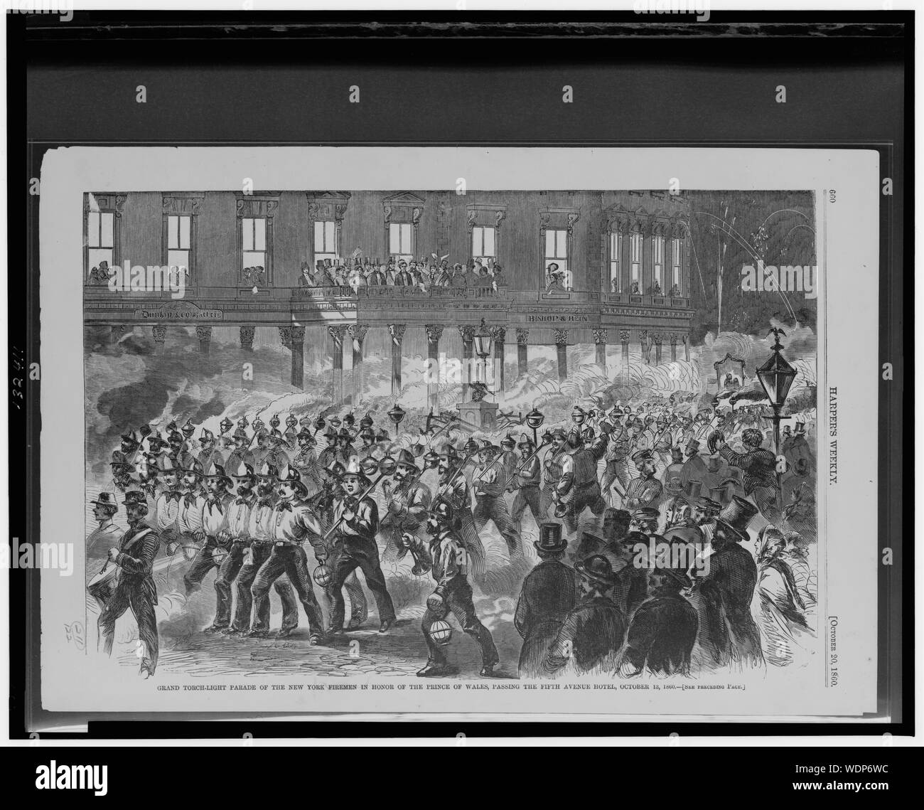 Grand flambeau-light parade des pompiers de New York en l'honneur du prince de Galles, en passant par la Cinquième Avenue Hotel, 13 octobre 1860 Abstract/moyenne : 1 tirage : la gravure sur bois. Banque D'Images