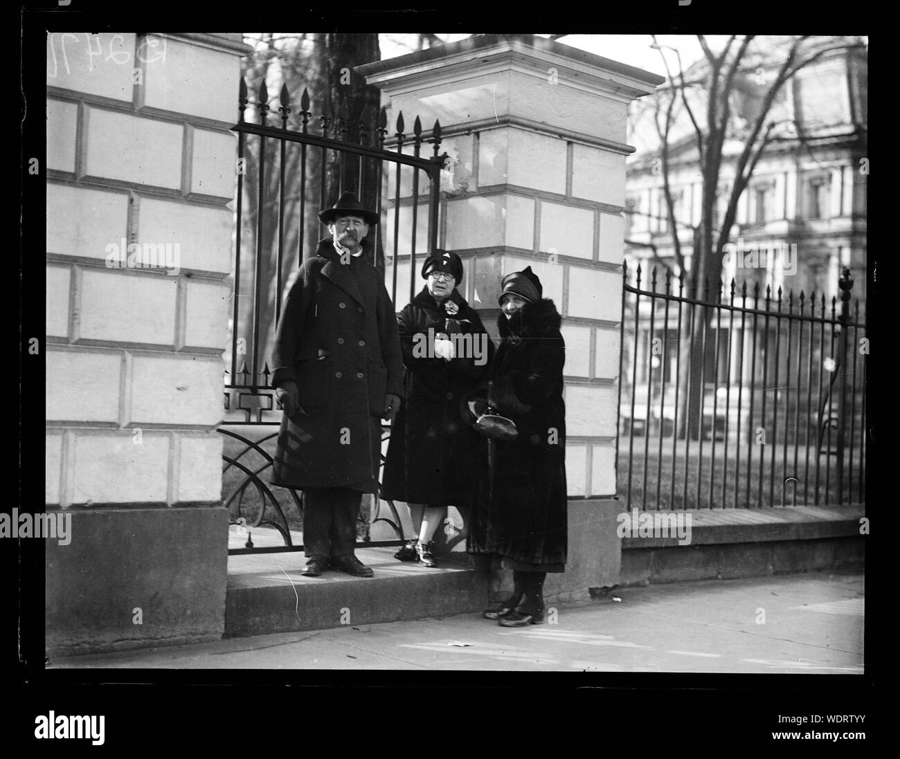 Maison Blanche au groupe barrière. Washington, D.C. Résumé/moyenne : 1 négative : 4 x 5 in. ou moins Banque D'Images