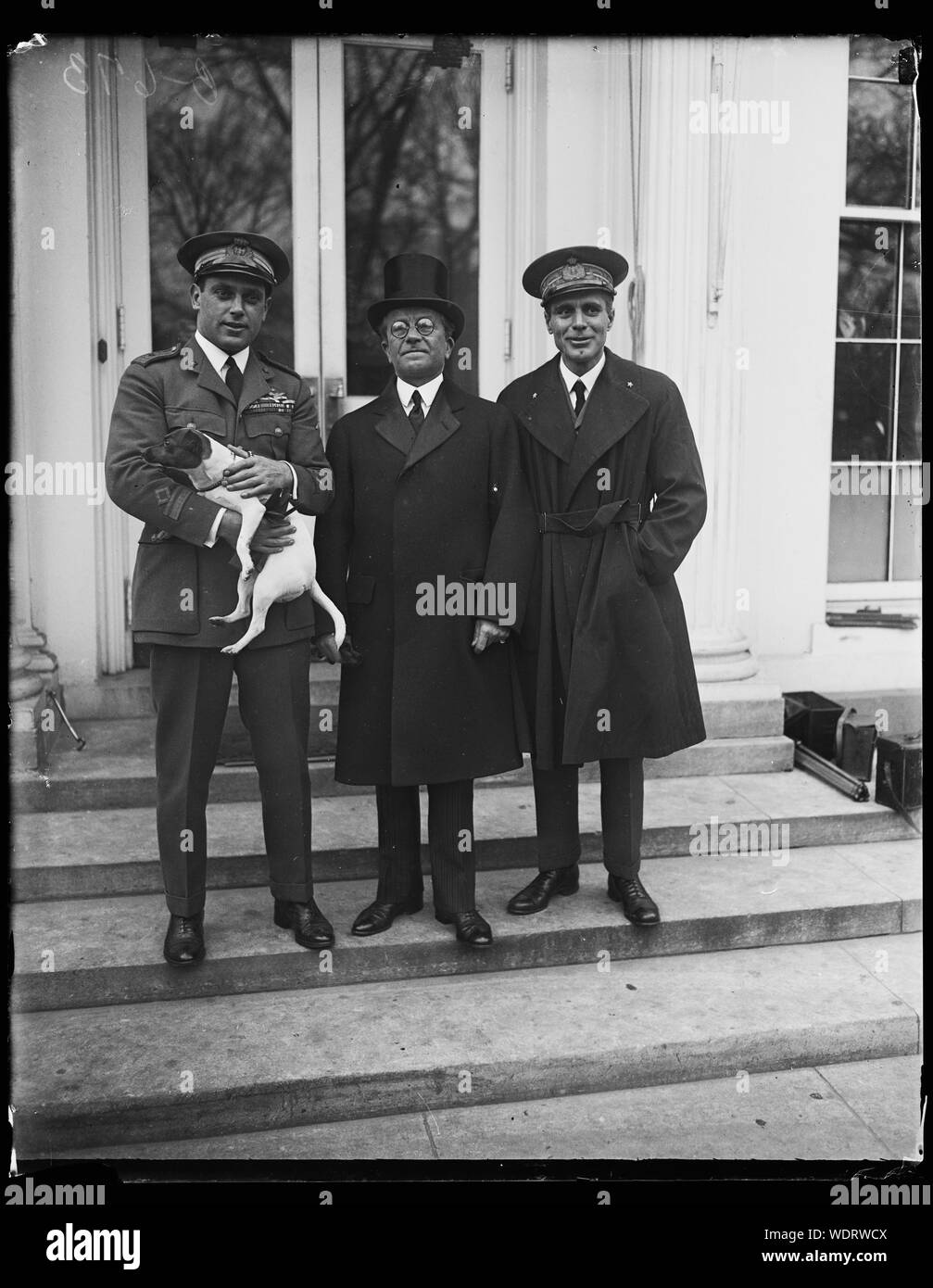 Groupe à Maison Blanche, Washington, D.C. Résumé/moyenne : 1 négative : 4 x 5 in. ou moins Banque D'Images Groupe à Maison Blanche, Washington, D.C. Résumé/moyenne : 1 négative : 4 x 5 in. ou moins Banque D'Images