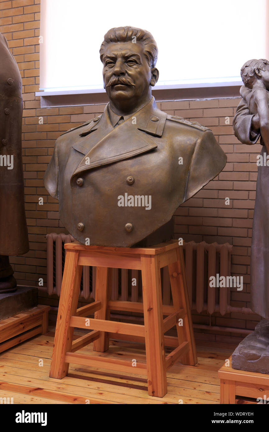 Statue de la révolutionnaire et homme politique géorgien soviétique Joseph Staline (1878-1953) à l'Tsaïr Azgur Studio Memorial à Minsk, Bélarus Banque D'Images
