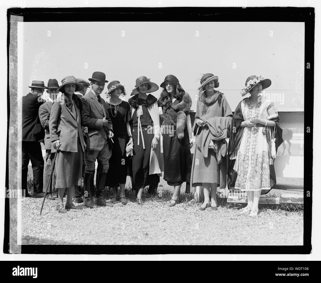 Groupe à horse show, 5/12/22 Abstract/medium : National Photo Collection de l'entreprise Banque D'Images