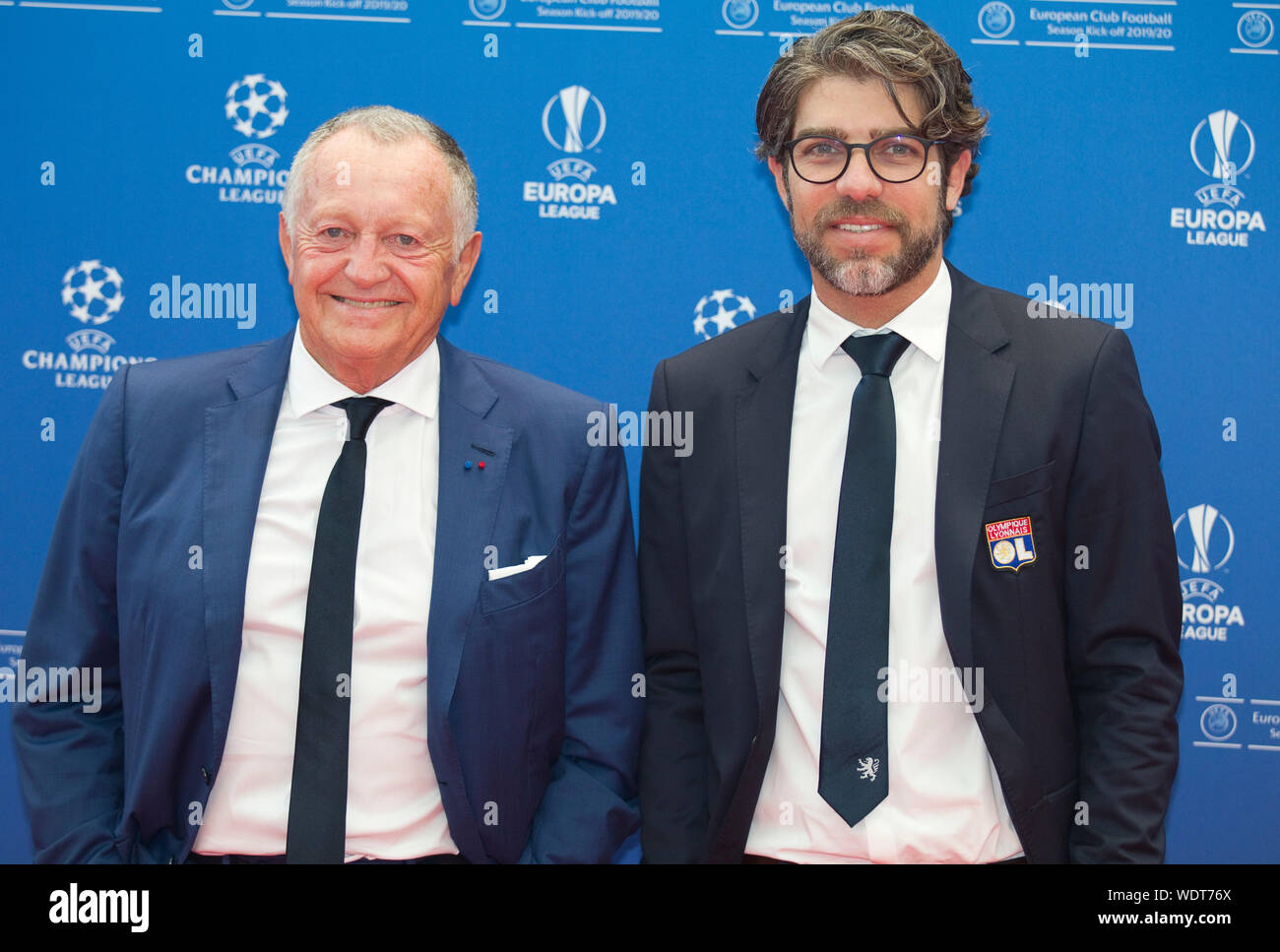 Monaco, Monaco. Août 29, 2019. Monaco, Monte Carlo - le 29 août 2019 : Ligue des Champions Phase groupe Dessiner et joueur de l'année, le coup d'envoi de la saison 2019-2020 avec le président français de Lyon, Jean-Michel Aulas et Lyon's Directeur Sportif brésilien Juninho (de gauche à droite) dans le monde de l'utilisation | Credit : dpa/Alamy Live News Banque D'Images