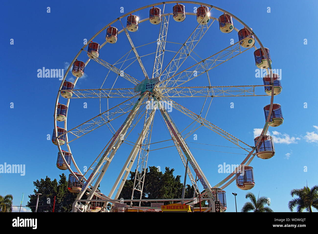 Récemment ouvert, le Reef Eye Ferris roue mis en place sur l'Esplanade de Cairns Banque D'Images