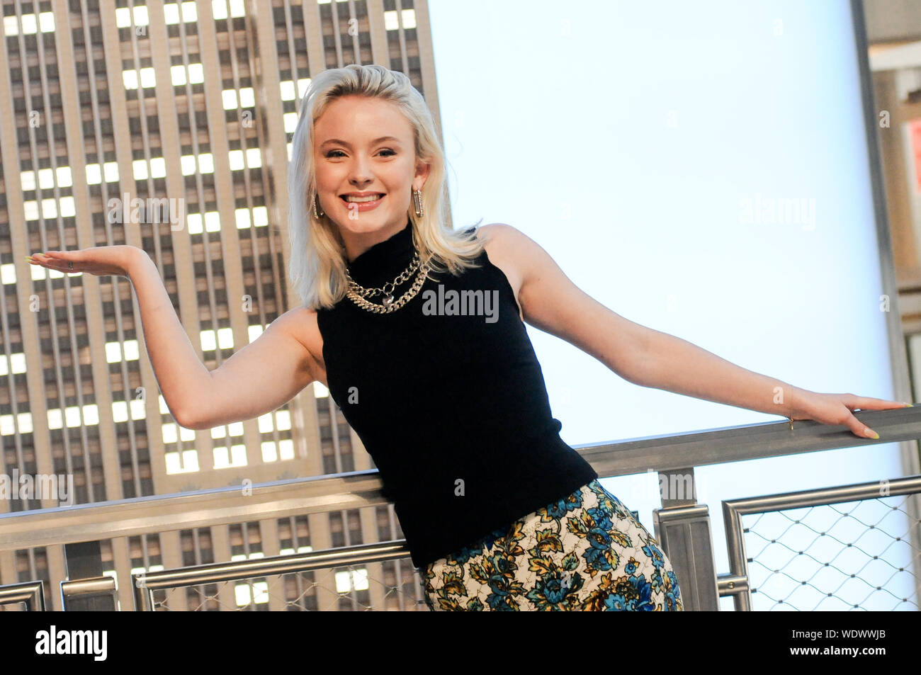 New York City, United States. Août 29, 2019. L'artiste d'enregistrement Zara Larsson visite l'Empire State Building de New York City en ville pour accueillir les MTV VMA Tapis Rouge. Credit : SOPA/Alamy Images Limited Live News Banque D'Images