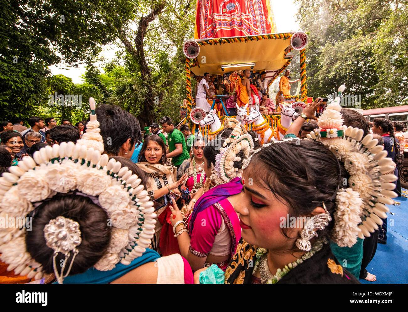 Les danseurs,Odishi,sur,leurs performances finales,,sur,rue,Rathayatra Kolkata, Inde ,festival. Banque D'Images