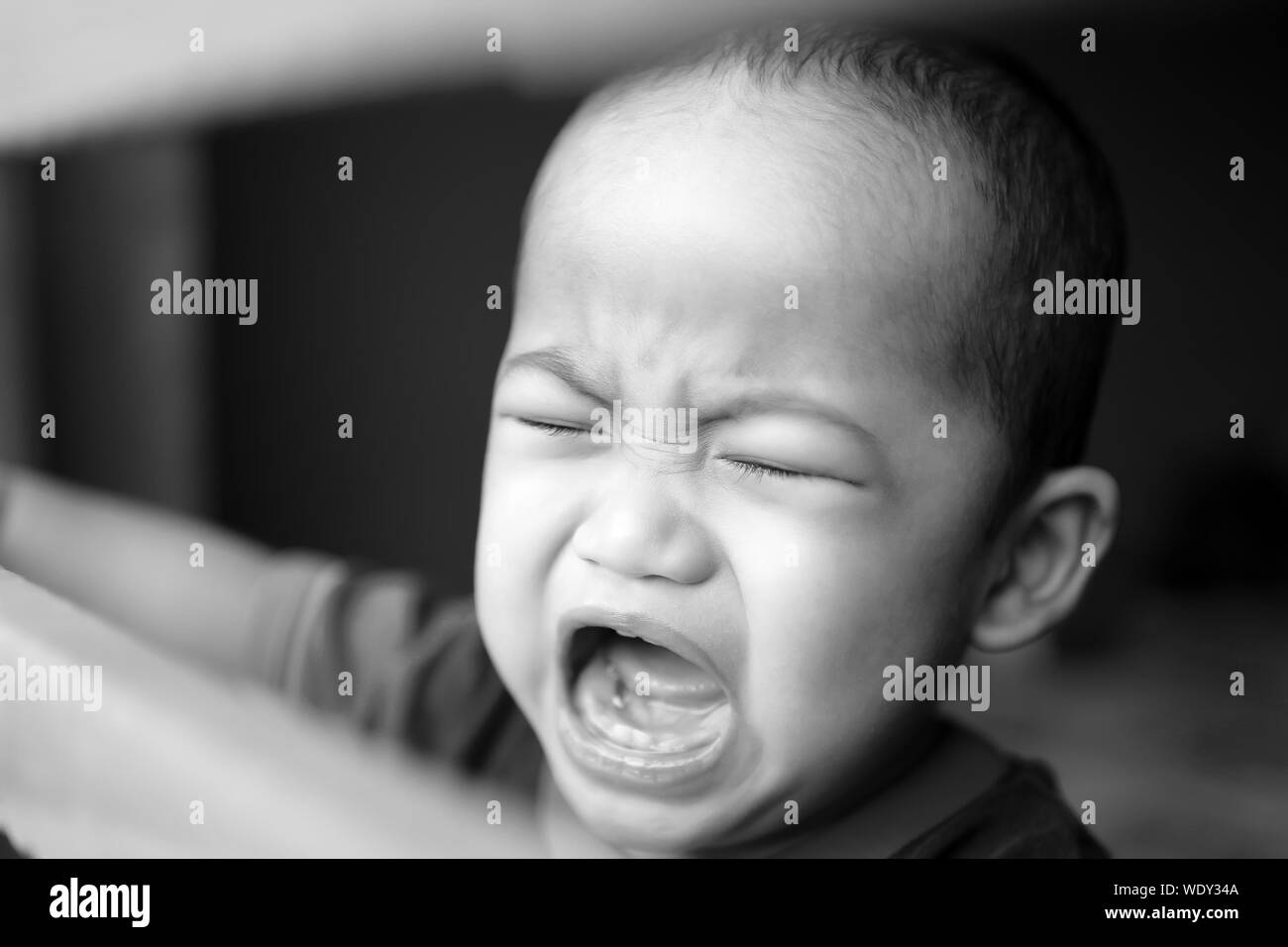Bebe Qui Pleure Banque D Images Noir Et Blanc Alamy