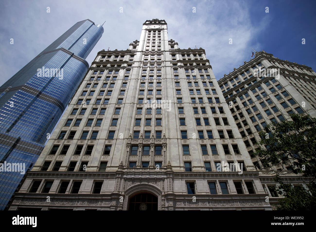 Regardant les wrigley Building de Chicago, dans l'Illinois, États-Unis d'Amérique Banque D'Images