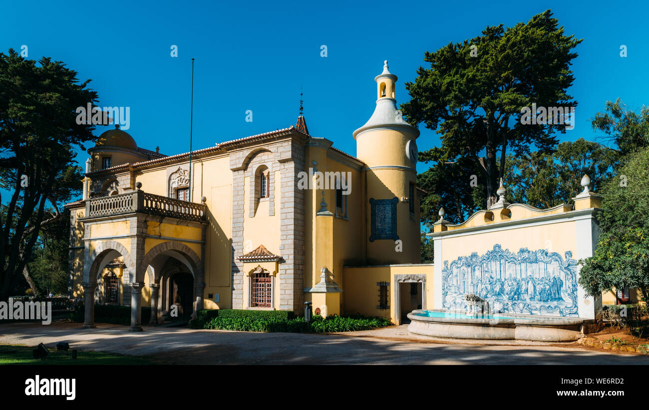 Cascais, Lisbonne, Portugal - 30 août 2019 : Extérieur de Condes de Castro Guimaraes Castle Museum, à l'origine connu comme Saint Sébastien Tower Banque D'Images